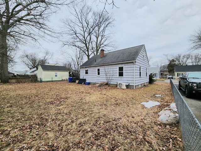 245 El Paso St, Springfield, MA 01104
