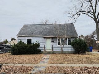 245 El Paso St, Springfield, MA 01104