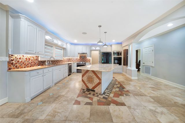 6303 E Grand Avenue, Dallas, TX 75223