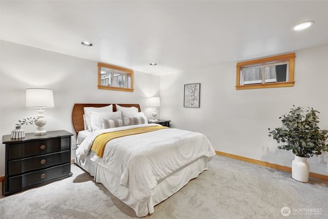 7525 17th Avenue NW, Seattle, WA 98117