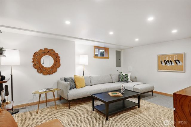 7525 17th Avenue NW, Seattle, WA 98117