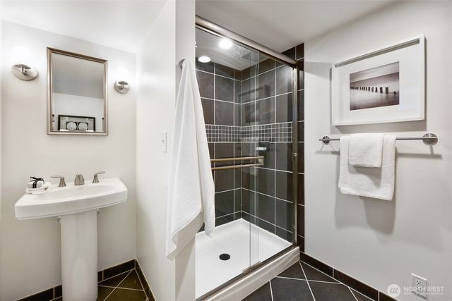 7525 17th Avenue NW, Seattle, WA 98117