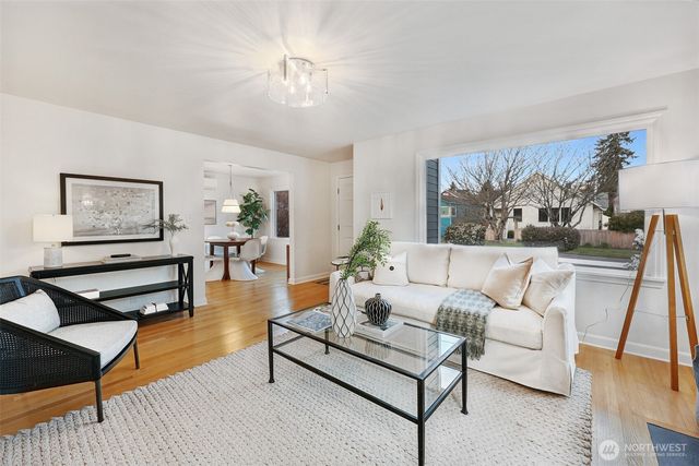 7525 17th Avenue NW, Seattle, WA 98117