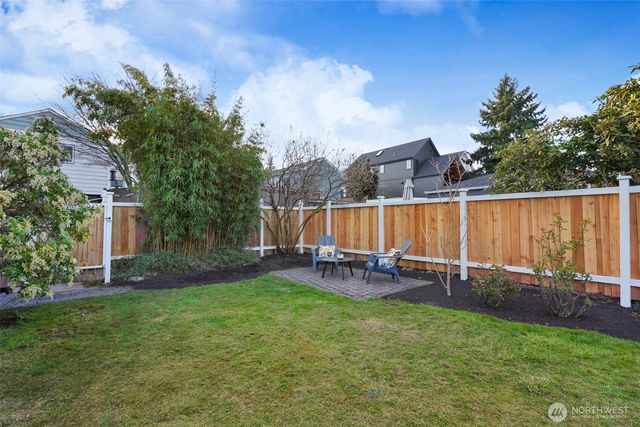 7525 17th Avenue NW, Seattle, WA 98117