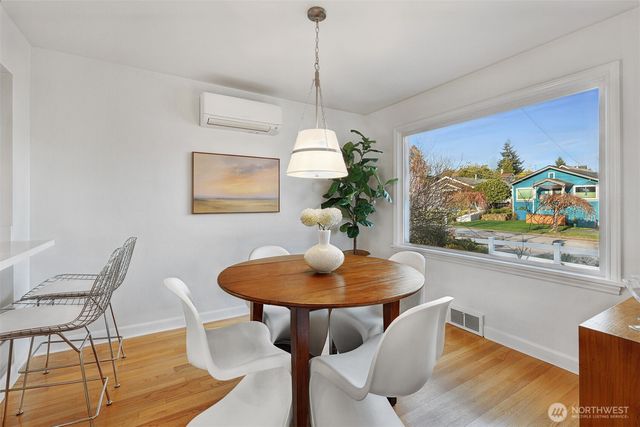 7525 17th Avenue NW, Seattle, WA 98117