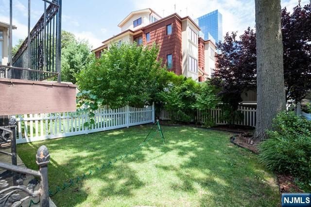 153 Old Palisade Road, Fort Lee, NJ 07024