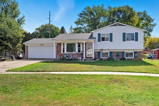 5135 Cheryl Dr, Almont, MI 48003
