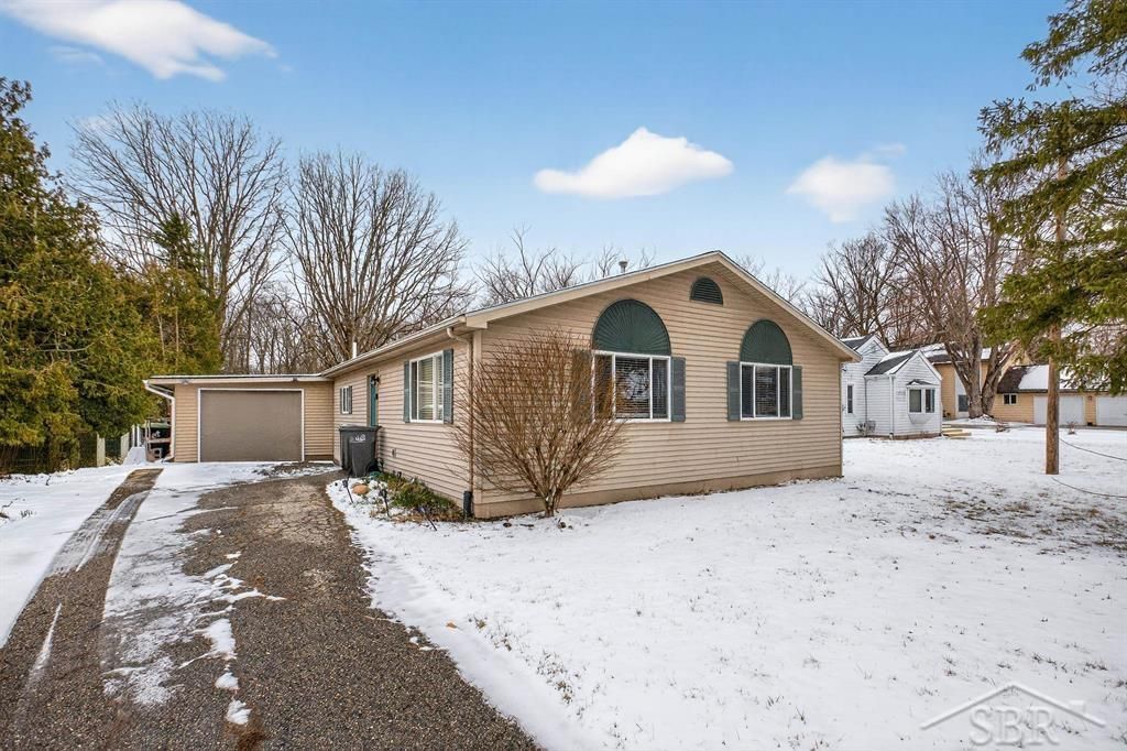 5801 Sturgeon Avenue, Midland, MI 48640