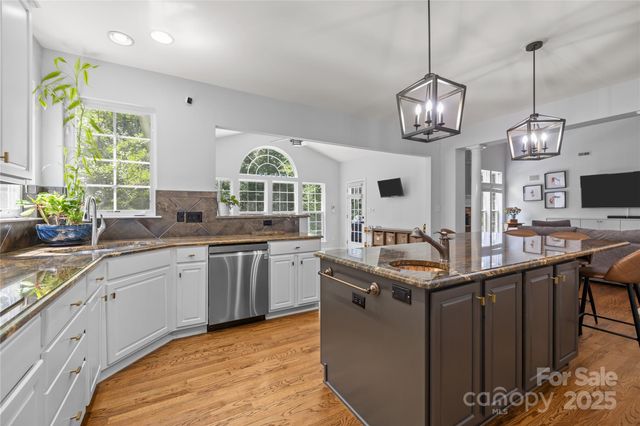 6800 Augustine Way, Charlotte, NC 28270