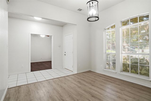 7103 Greenspoint Drive, Arlington, TX 76001