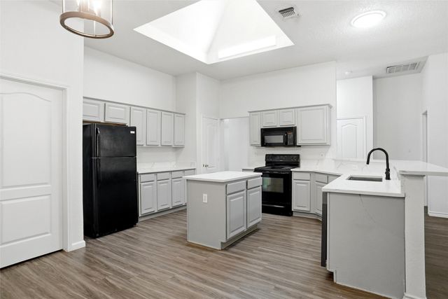 7103 Greenspoint Drive, Arlington, TX 76001