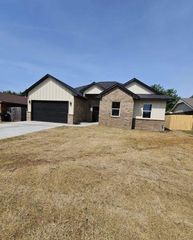 217 N Morgan Drive, Moore, OK 73160