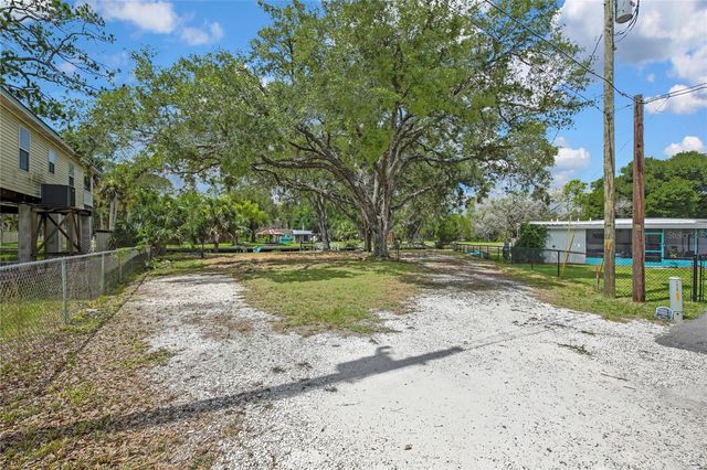 6134 ISLAND DRIVE, Weeki Wachee, FL 34607