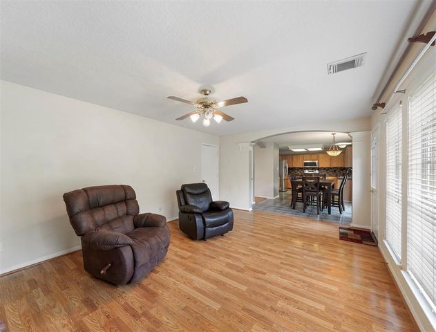25719 Bearborough Drive, Spring, TX 77386