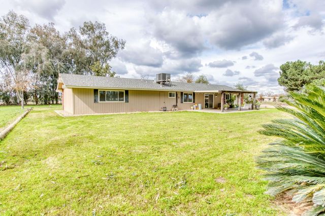 16036 S Del Rey Avenue, Kingsburg, CA 93631