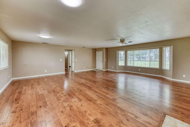 16036 S Del Rey Avenue, Kingsburg, CA 93631