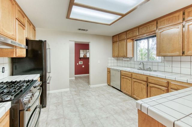 16036 S Del Rey Avenue, Kingsburg, CA 93631