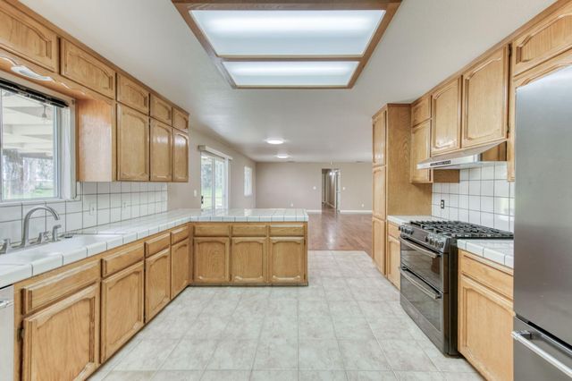 16036 S Del Rey Avenue, Kingsburg, CA 93631