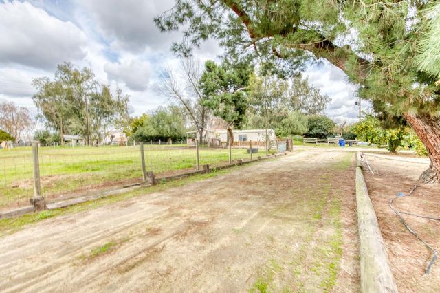 16036 S Del Rey Avenue, Kingsburg, CA 93631