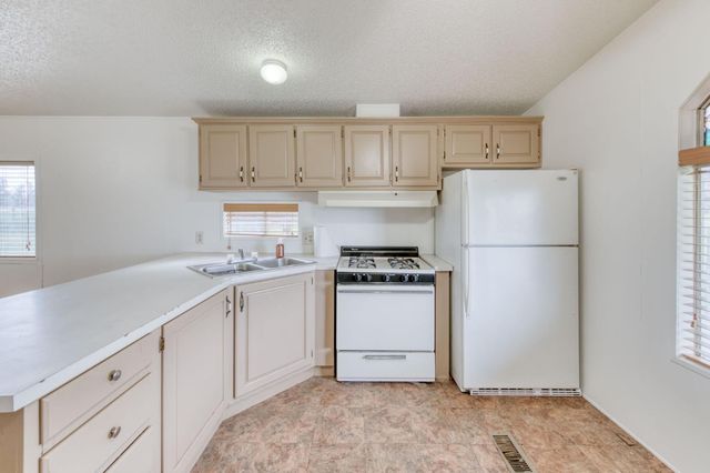 16036 S Del Rey Avenue, Kingsburg, CA 93631