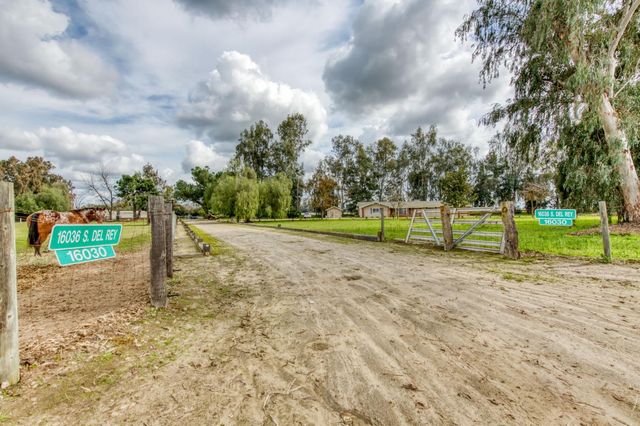 16036 S Del Rey Avenue, Kingsburg, CA 93631