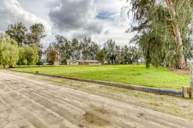 16036 S Del Rey Avenue, Kingsburg, CA 93631