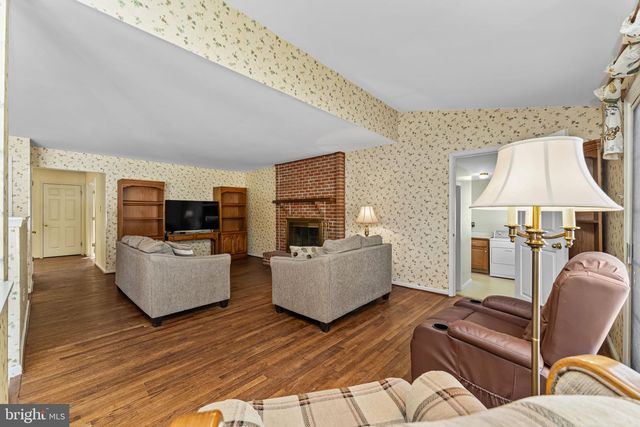 2220 LOCUST DR, Lansdale, PA 19446