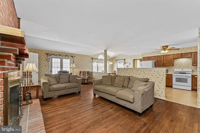 2220 LOCUST DR, Lansdale, PA 19446