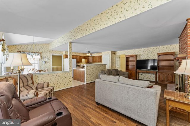 2220 LOCUST DR, Lansdale, PA 19446