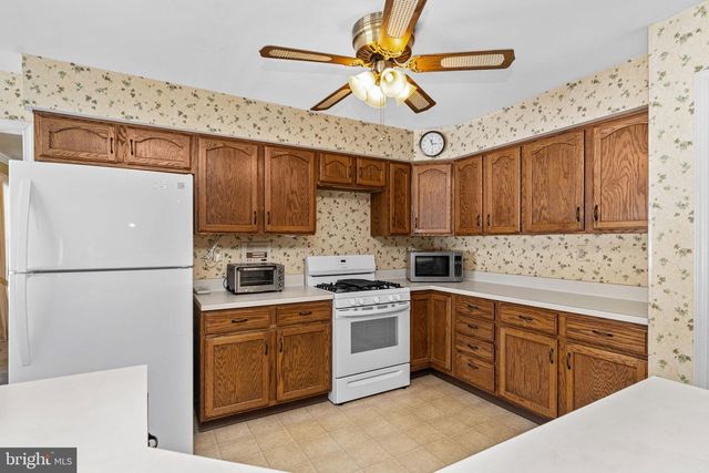 2220 LOCUST DR, Lansdale, PA 19446