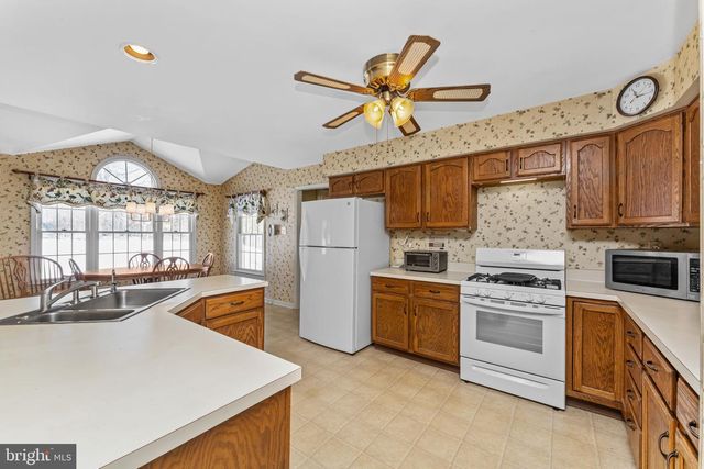 2220 LOCUST DR, Lansdale, PA 19446