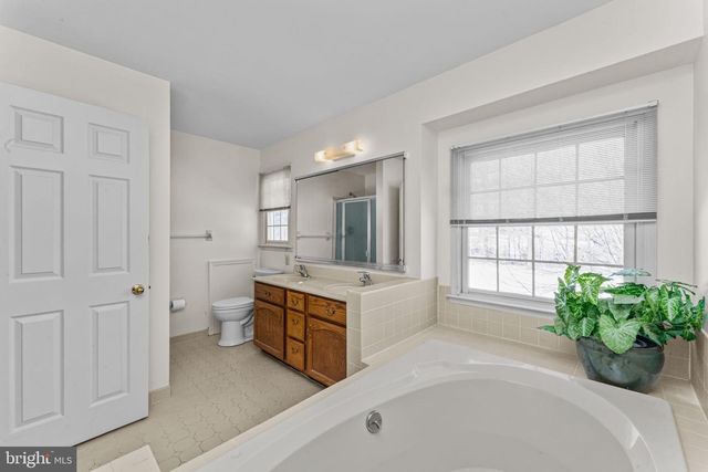 2220 LOCUST DR, Lansdale, PA 19446