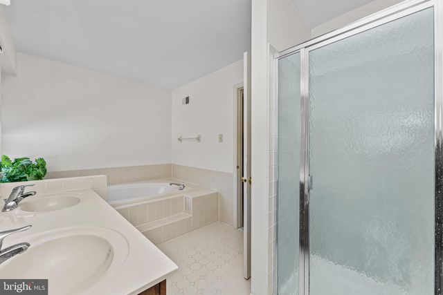 2220 LOCUST DR, Lansdale, PA 19446