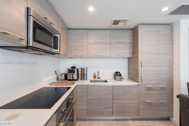 1300 S Miami Ave 2807, Miami, FL 33130