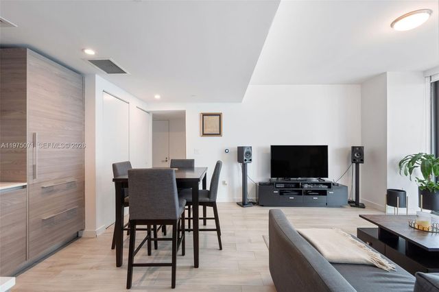 1300 S Miami Ave 2807, Miami, FL 33130