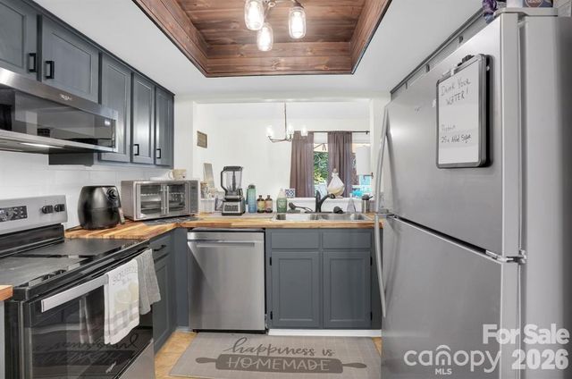 2911 Iron Gate Lane, Charlotte, NC 28212