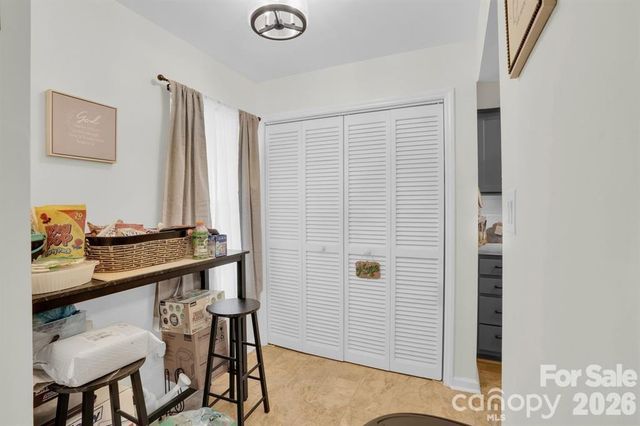 2911 Iron Gate Lane, Charlotte, NC 28212