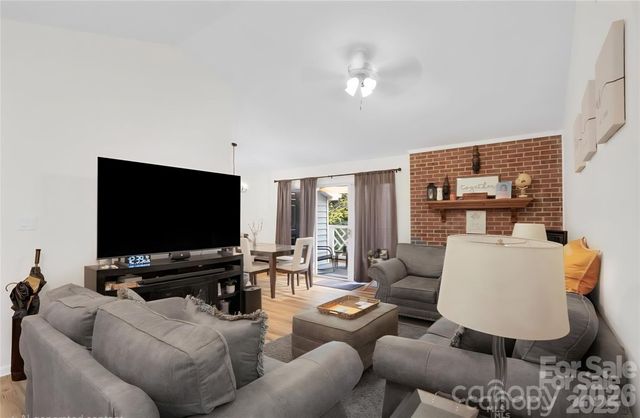 2911 Iron Gate Lane, Charlotte, NC 28212