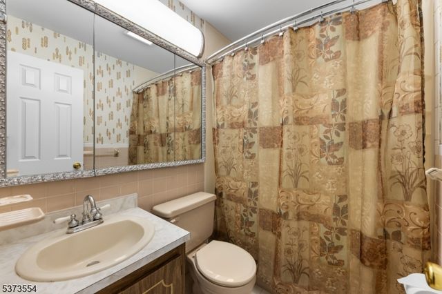 46 Dorchester Ct, Hillsborough Twp., NJ 08844