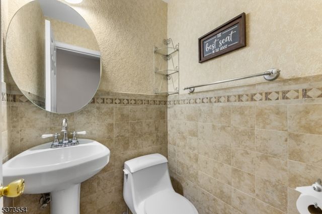 46 Dorchester Ct, Hillsborough Twp., NJ 08844