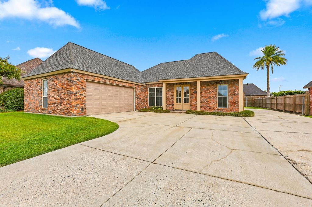 3394 Caleb Dr, Houma, LA 70360