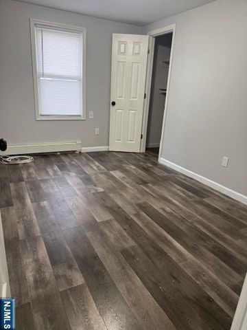 10 -16 Hopper 2, Paterson, NJ 07522