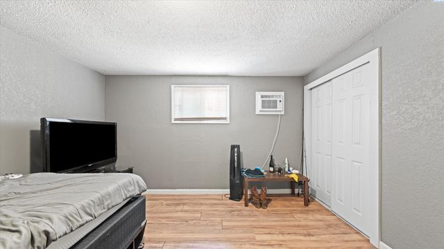 1082 N 61st Ave, West Richland, WA 99353