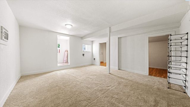 1082 N 61st Ave, West Richland, WA 99353