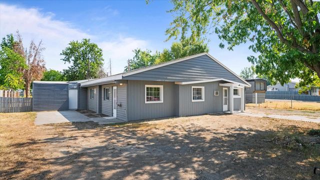 1082 N 61st Ave, West Richland, WA 99353