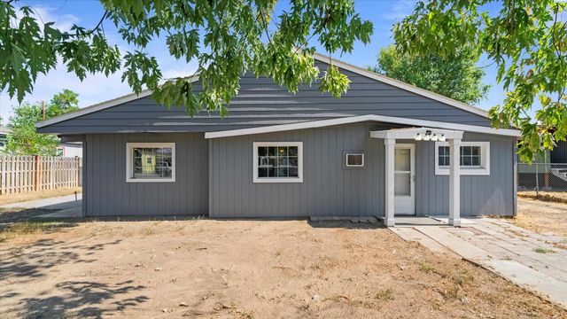 1082 N 61st Ave, West Richland, WA 99353