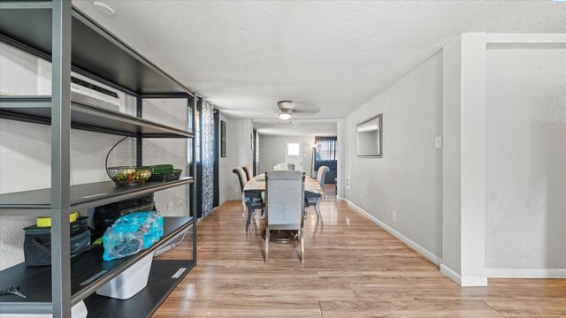 1082 N 61st Ave, West Richland, WA 99353