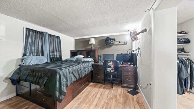 1082 N 61st Ave, West Richland, WA 99353