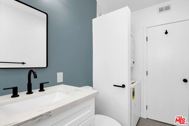 1021 N Genesee Avenue 8, West Hollywood, CA 90046