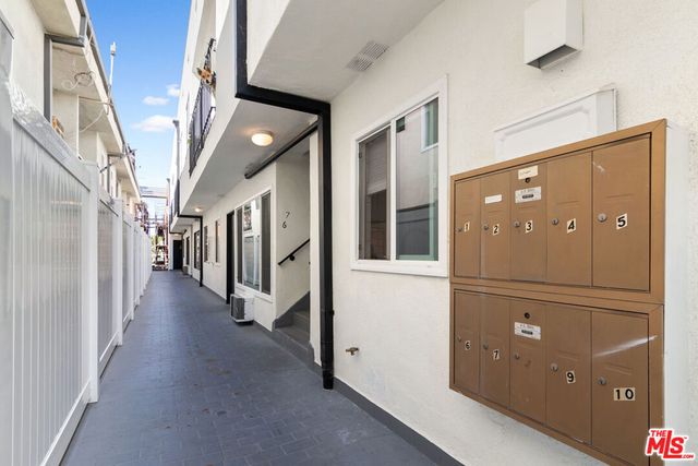 1021 N Genesee Avenue 8, West Hollywood, CA 90046